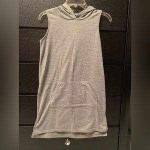 Sleeveless gray dress